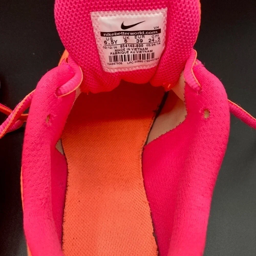 NIKE Dual‎ Fusion 3 running shoe, size 6.5 youth or 8.5 women's.